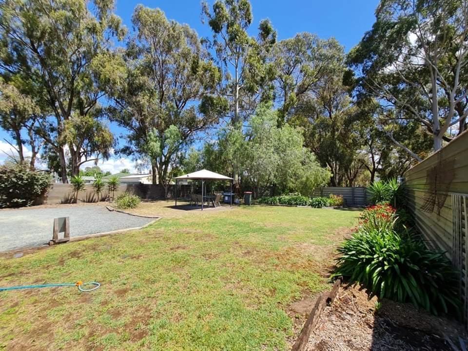 Kyabram Country Motel Екстер'єр фото