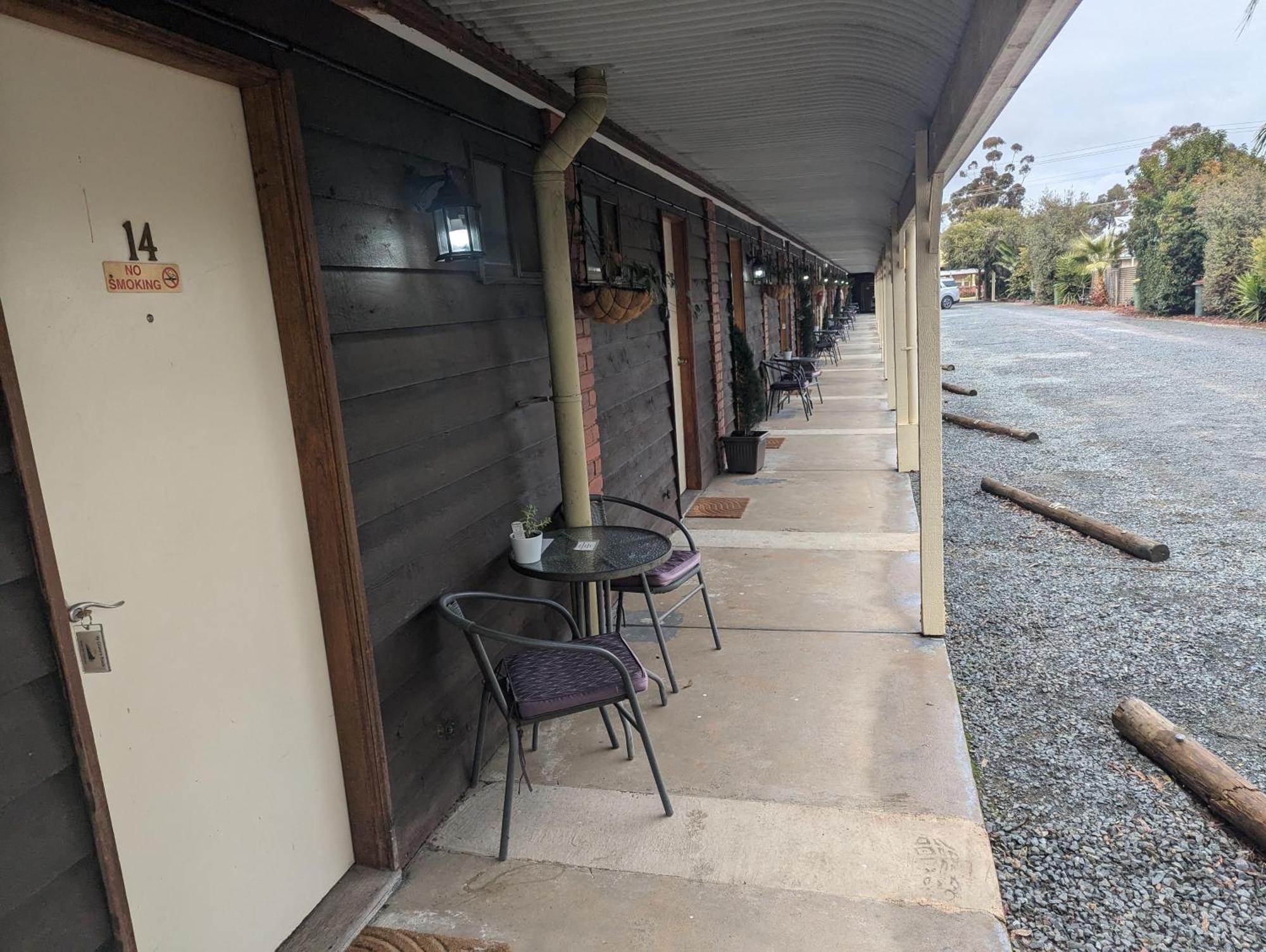 Kyabram Country Motel Екстер'єр фото