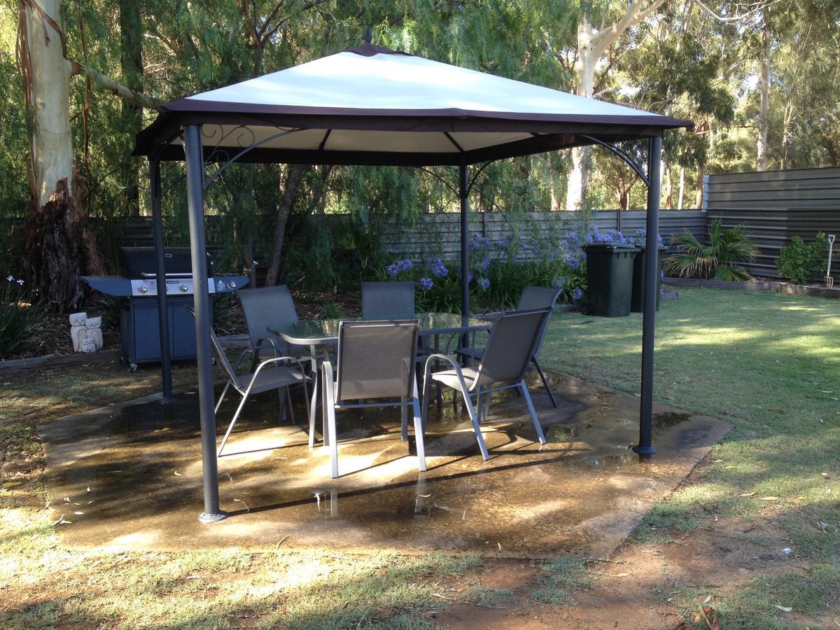 Kyabram Country Motel Екстер'єр фото