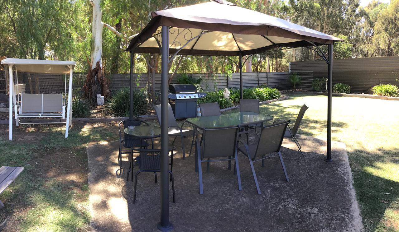 Kyabram Country Motel Екстер'єр фото